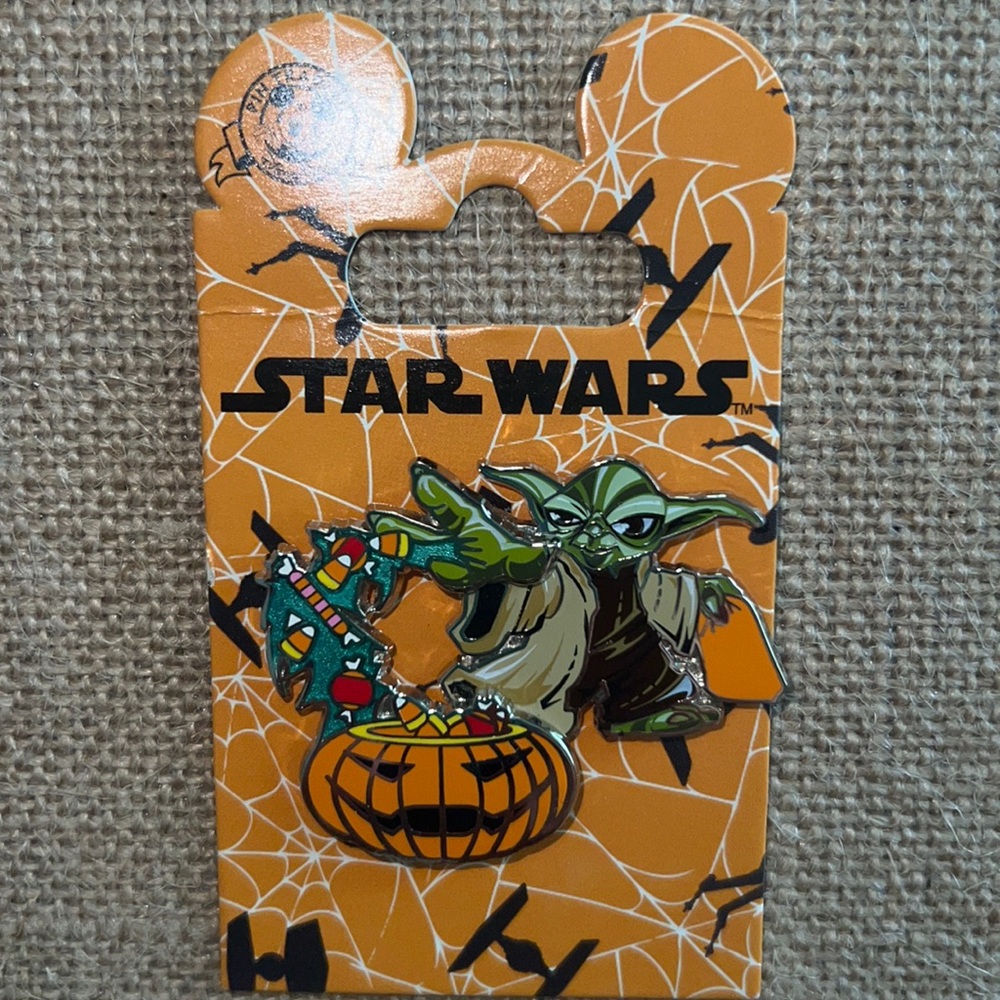 Star Wars Halloween 🎃 Yoda Pin